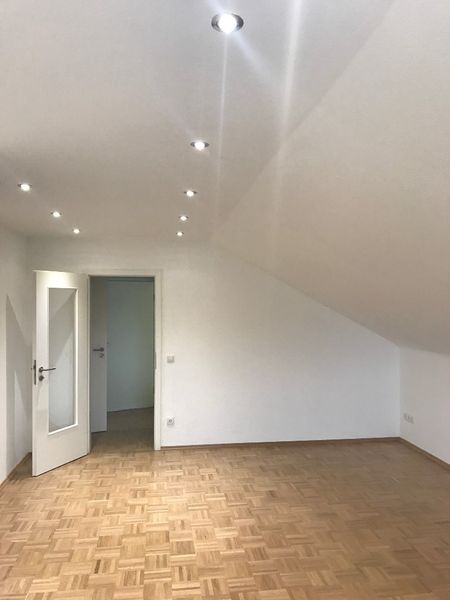 Freundliche Dachgeschoß-Wohnung in ruhiger Lage